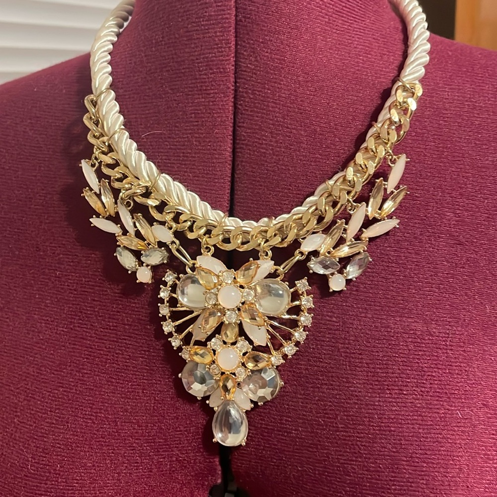 Beautiful sparkle gold and cord necklace